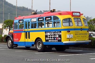 ボンネットバス・日野BA14 「GII徳山ジェネレーションバトル モーターボート大賞」PR仕様 12月6日、ボートレース徳山の駐車場において