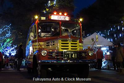 周南冬のツリーまつり 集中イベント(ファンタジックナイト)でのボンネットバス・いすゞBX141 展示風景