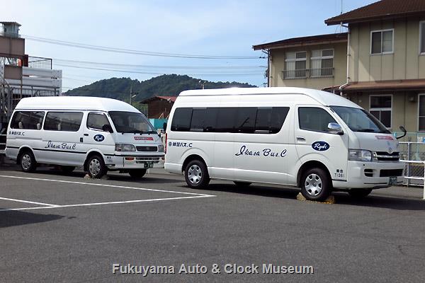 『その後の井笠鉄道バス』5ページ掲載 2013年10月1日の中条学区・竹尋学区乗合タクシー運行開始にあたり井笠バスカンパニーに導入された2台のトヨタ ハイエース(T1381・福山300あ343,T1382・福山300あ344) 10月4日、福山営業所車庫で撮影