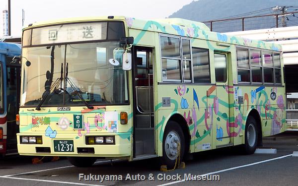 『その後の井笠鉄道バス』103ページ掲載 井笠バスカンパニー福山営業所の一般路線車・いすゞU-LT232J(1993年式,富士重工業7E,Z9310,福山22く1237,2006年制作ばらバス) 中国バス井笠バスカンパニー福山東営業所所属時、2013年9月24日 同営業所車庫で撮影