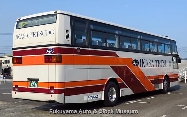 『その後の井笠鉄道バス』104ページ掲載 井笠バスカンパニー福山営業所の貸切車・いすゞU-LV771R (1993年式,富士重工業HD-II,Z9308,福山22く1236) 中国バス井笠バスカンパニー福山東営業所所属時、2013年9月23日 同営業所車庫で撮影