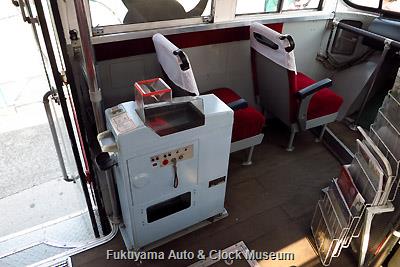湖国バスのボンネットバス・いすゞBXD30 (1966年式,帝国自動車工業) 車内前方左側 4月10日撮影