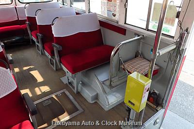 湖国バスのボンネットバス・いすゞBXD30 (1966年式,帝国自動車工業) 車内後方左側 4月10日撮影