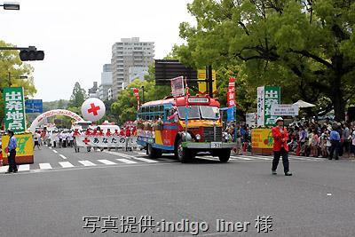 2014年5月3日、ひろしまフラワーフェスティバルの花の総合パレードへ出場した日野BA14 2014年5月3日、ひろしまフラワーフェスティバルの花の総合パレードへ出場した日野BA14