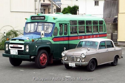 昭和30年代後半製の日産車並び【クリックで大きく表示】