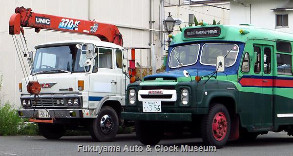 日野レンジャーKL-SD クレーン付トラックとボンネットバス・ニッサンU690 日野レンジャーKL-SD クレーン付トラックとボンネットバス・ニッサンU690