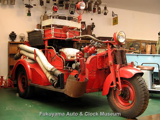 日本消防機製造の三輪消防ポンプ車 | Fukuyama Auto & Clock Museum