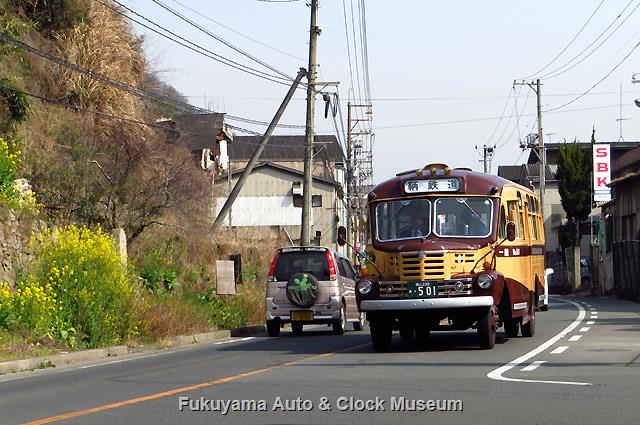 鞆鉄道 定期観光バスで運行のボンネットバス・いすゞBX341 本日午前コース運行時、鉄鋼団地前停留所付近において9:49撮影 鞆鉄道 定期観光バスで運行のボンネットバス・いすゞBX341