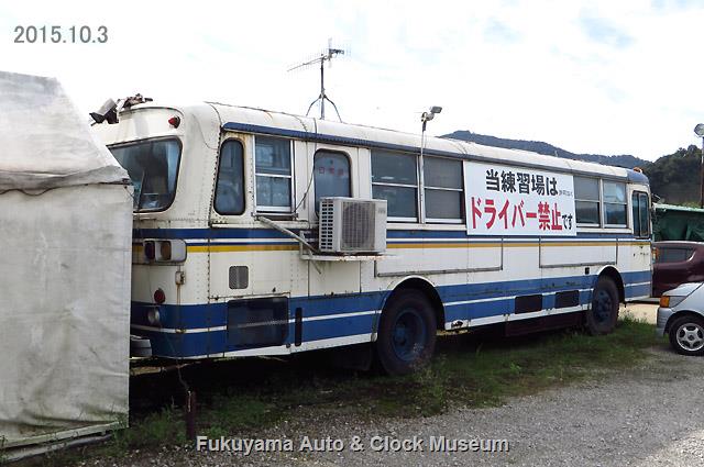 芦田川ゴルフ練習場で事務所として利用されていた中国バス除籍の日野K-RC381 2015年10月3日撮影 中国バス除籍 日野K-RC381廃車体