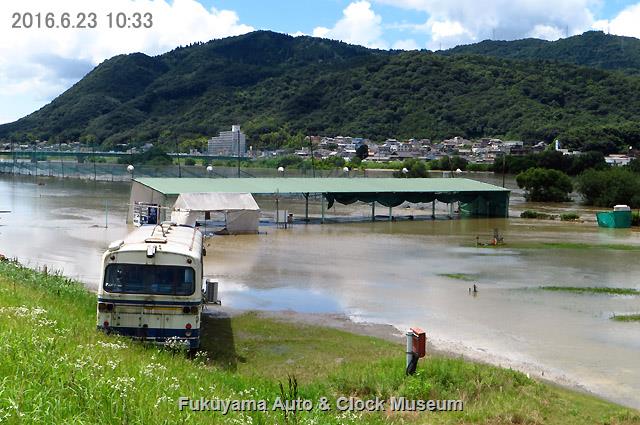 2016年6月23日、芦田川増水による河川敷のゴルフ練習場周辺冠水状況 2016年6月23日、芦田川増水による河川敷のゴルフ練習場周辺冠水状況