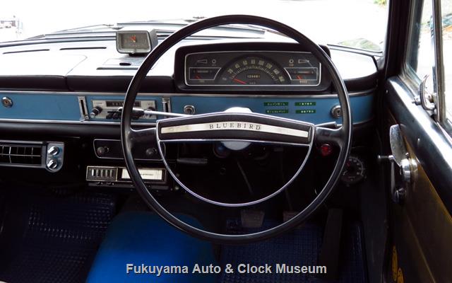 運転装置と計器類 ダットサン P411 ブルーバード 1300 4ドア デラックスの運転装置・計器類
