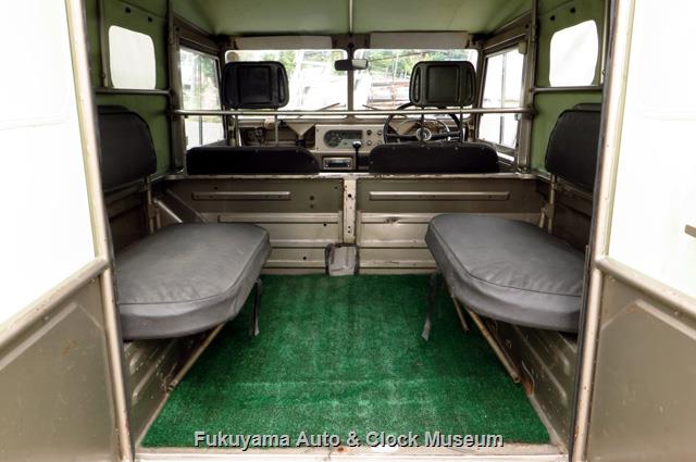 車内後方 マツダX2000の車内後方(後側より)