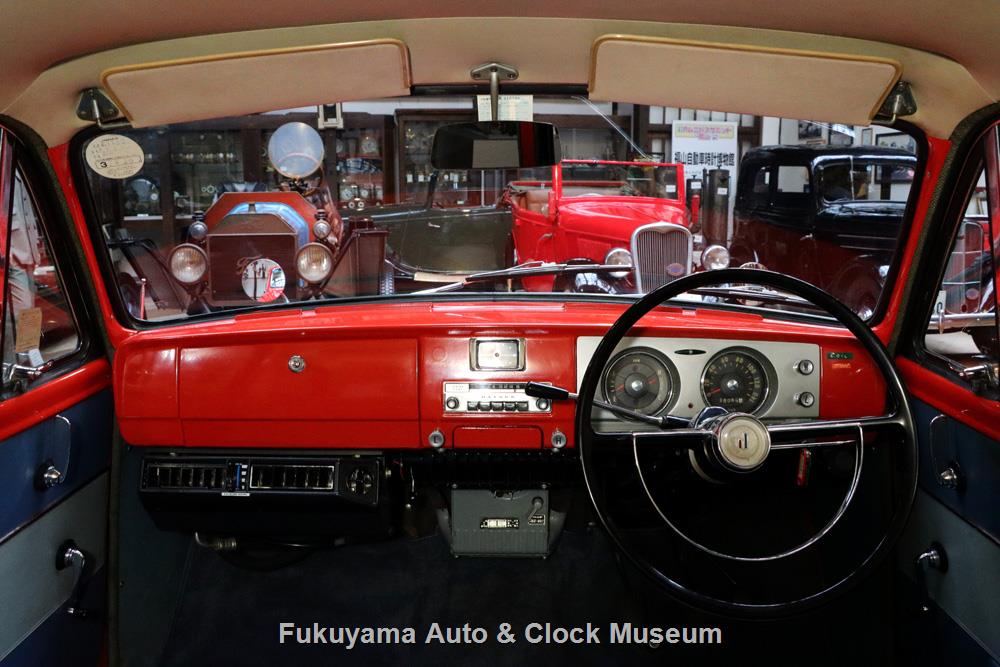 ダットサン P312 ブルーバード 1200 デラックスを展示 | Fukuyama Auto & Clock Museum