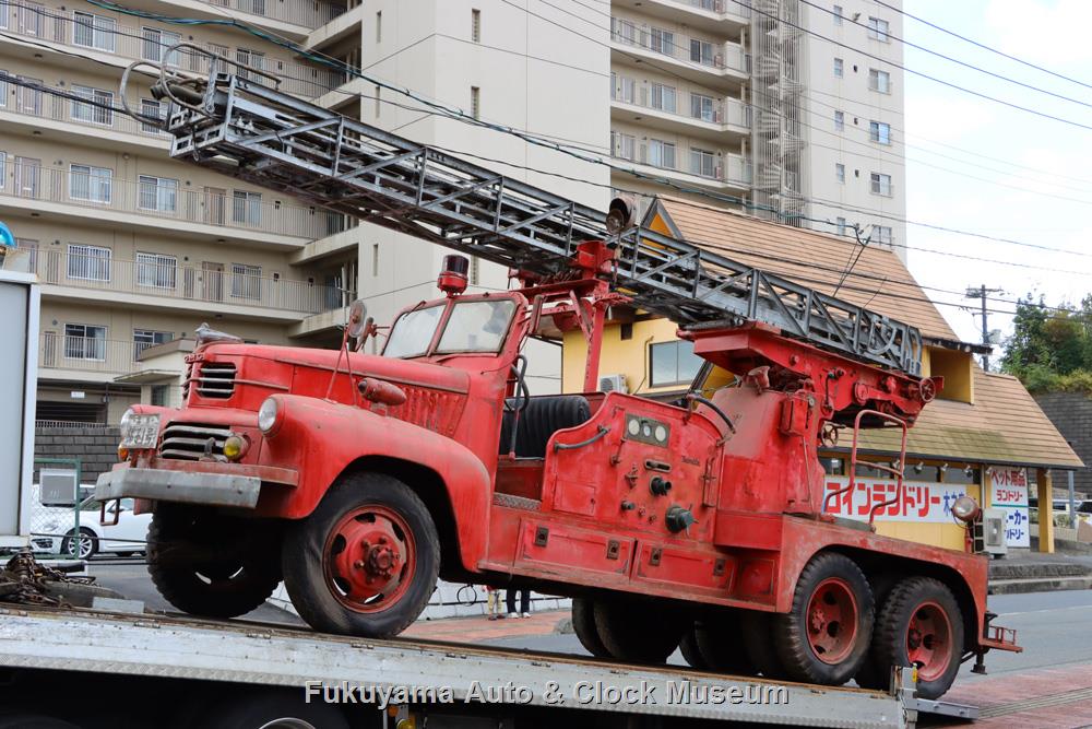 GMC CCKW-353 カーゴトラックシャシベースの油圧駆動式はしご付消防
