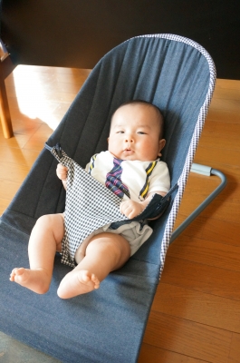 赤ちゃんが自分でゆらゆらできるバウンサーを使ってみました
