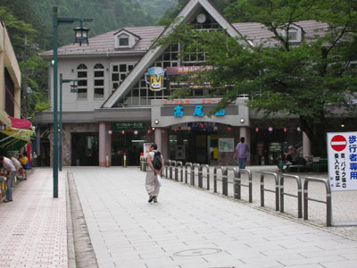 ケーブルカー高尾駅