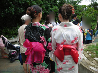 浴衣の美女二人