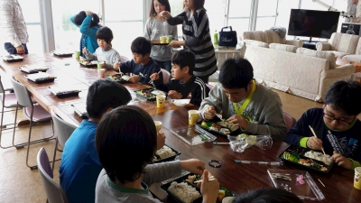 みんなでお弁当を食べました♪