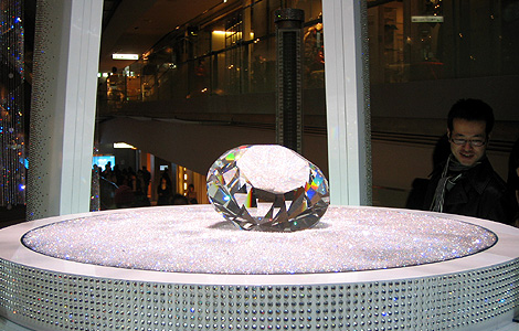 スワロフスキー(SWAROVSKI)の巨大クリスタル