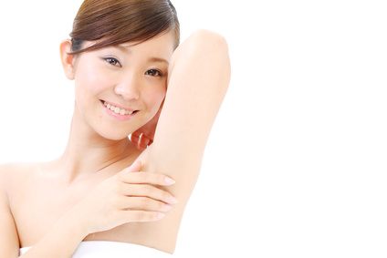 脇の黒ずみの原因は脇毛を剃ること 脇の黒ずみの原因は意外なものだった その解消法は