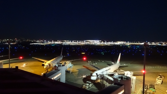 初日の出前羽田空港2.JPG