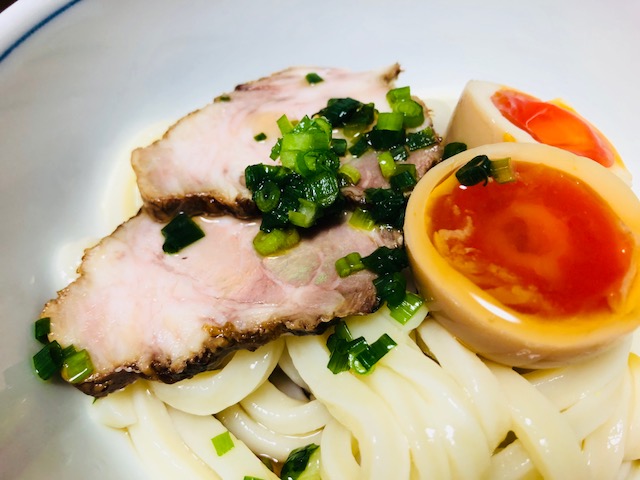 チャーシュー煮卵冷やしうどん