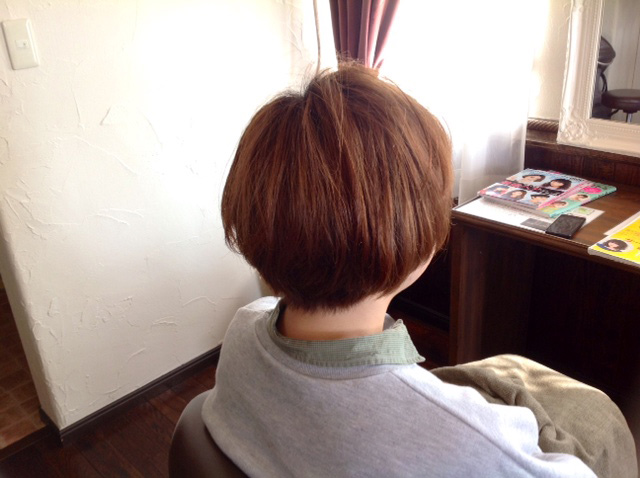 明るいボブヘア