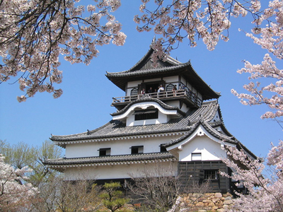 1024px-Castle_in_Inuyama.JPG
