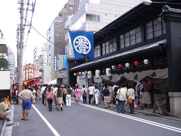 にぎわう室町通