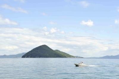 鬼ヶ島とボート接近中