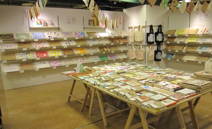 約300人のブックカバー展