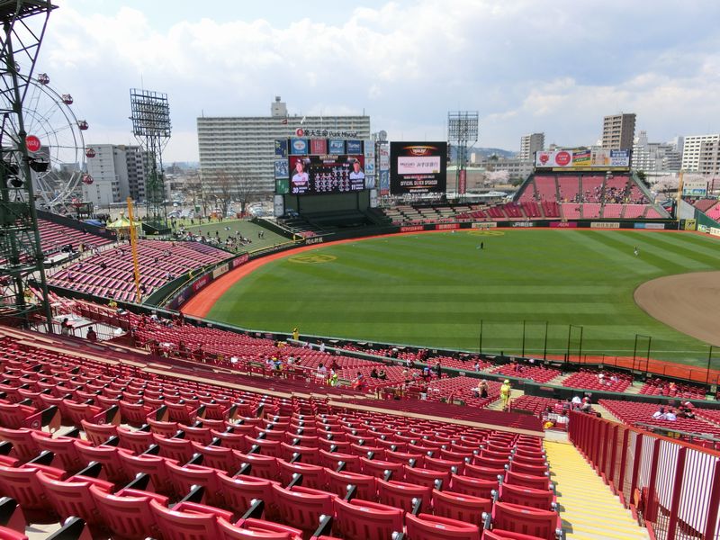 コボスタ（楽天生命パーク宮城スタジアム）3塁側テーブルシートはこんな感じ。 DDRダイエット改！（直球ストレート（笑））