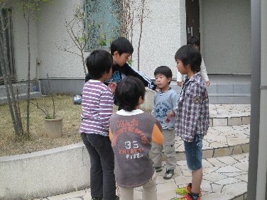 201204181