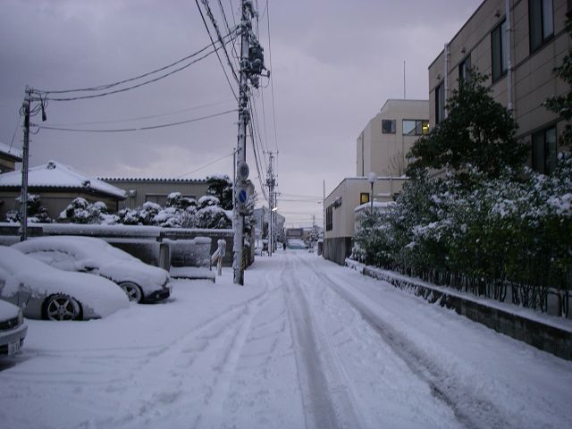 T氏宅前