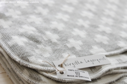 birgitta_largerqvist_blancket_grey500_3.jpg