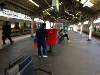 京都 駅 ホーム ポスト