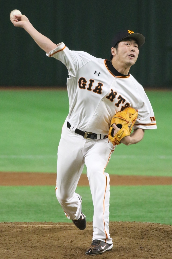 1280px-Giants_uehara11.jpg