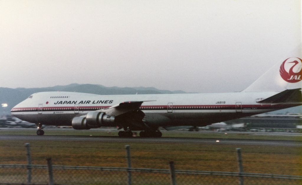 Japan_Airlines_B747SR-46_(JA8119)_at_Itami_Airport_in_1984.jpg