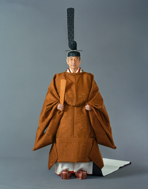 Emperor_Akihito_199011_1.jpg