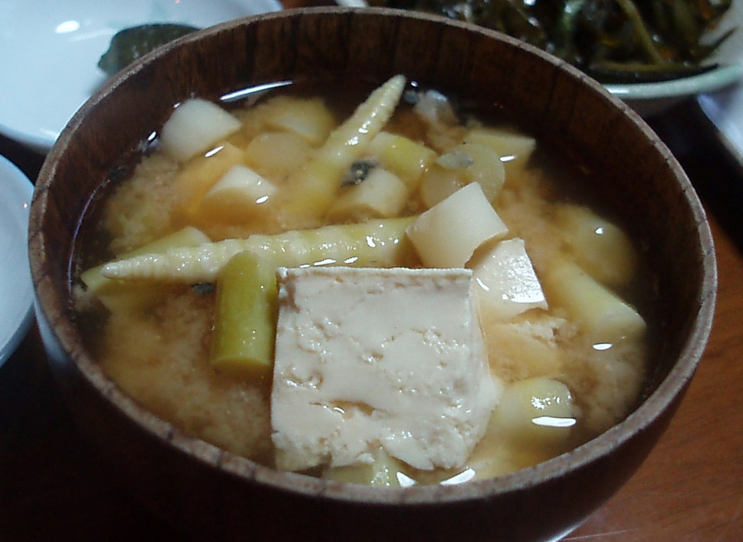 根曲がりたけのこの味噌汁