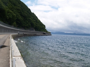 猪苗代湖畔道路