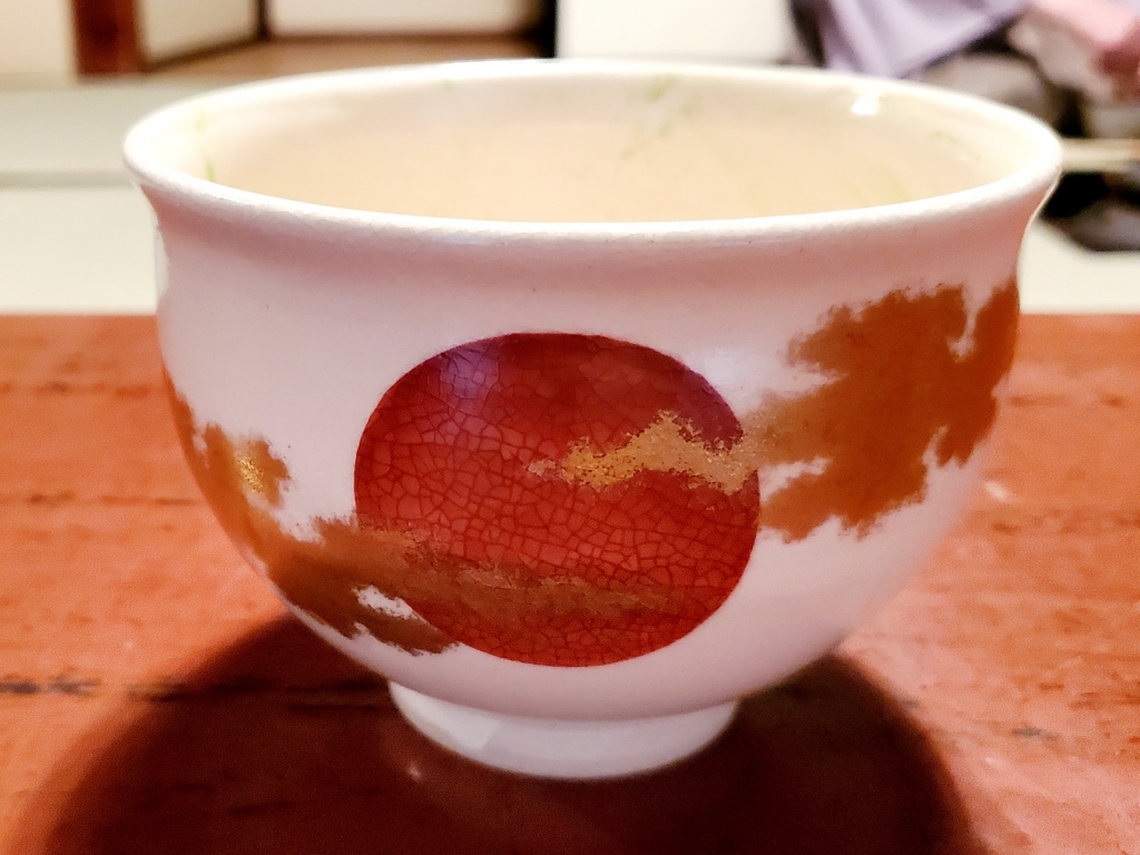 究極の美 美しい竹と菊とアヤメが描かれた抹茶茶碗が