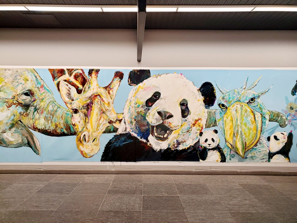 ウオールアート　A4 　「駅で待つ女学生」 JR上野駅ウォールアート【ニジスケ】 | 季節を愛でる