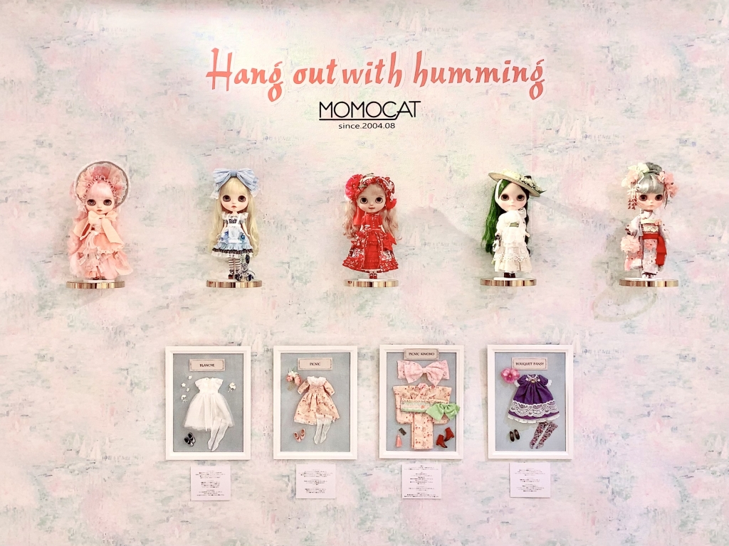 ブライス アウトフィット momocat 作家様 本日よりMOMOCAT個展「Hang out with humming」がスタートしま