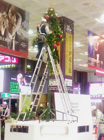仙台のツリー(組立中)2.jpg