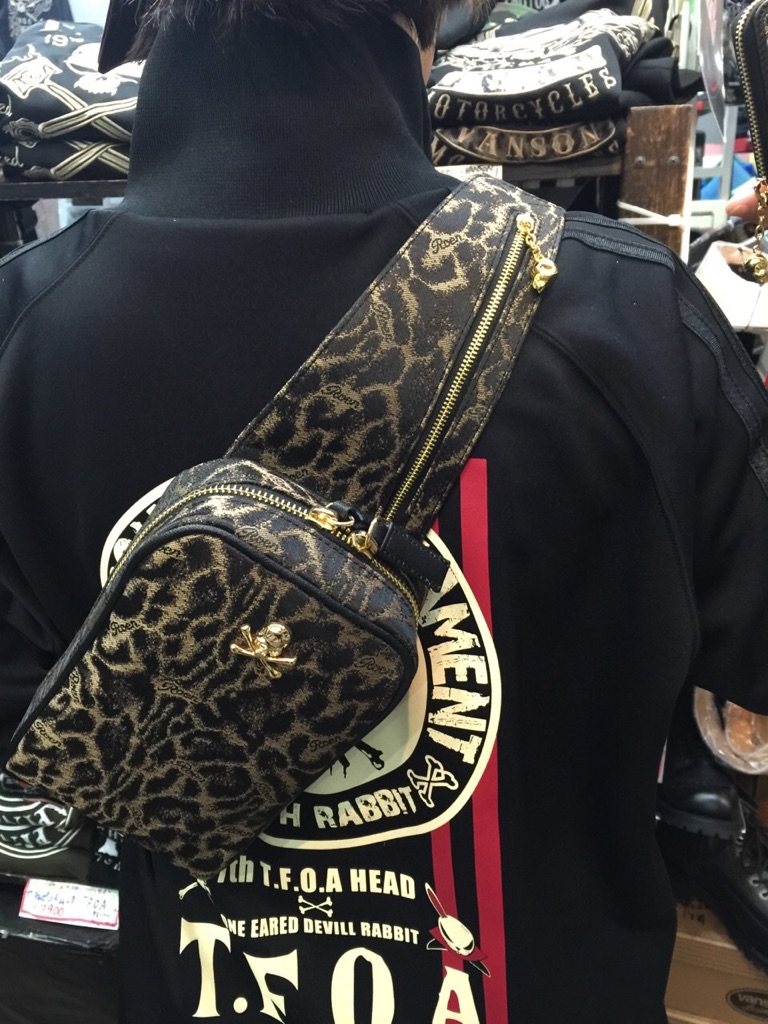 ロエンボディーバッグHYDE