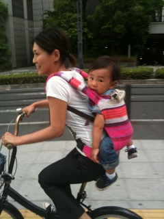 おんぶで自転車 初 This Is Tao