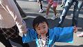 子供はうれしそうです