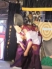 まずはタスキをかけて
