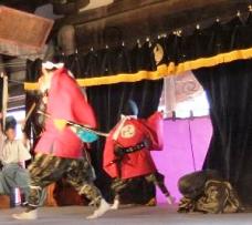 茨木童子の左の腕を切り落とし、綱の館へ持ち帰りました